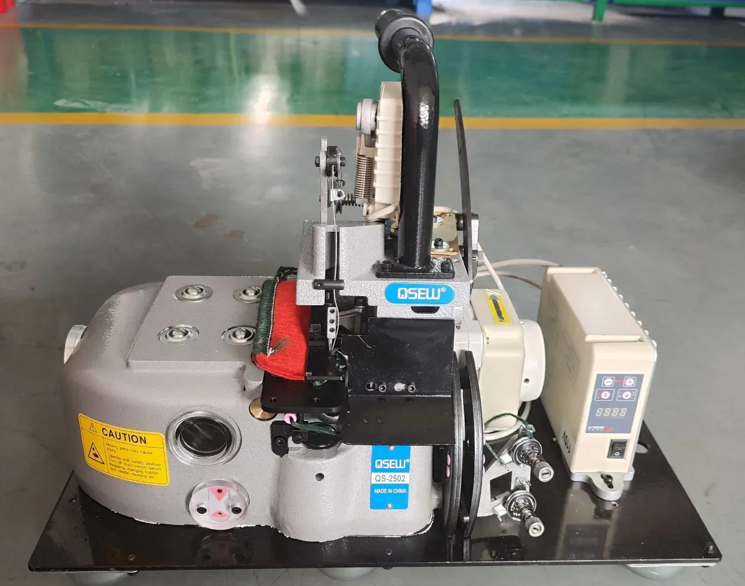 QS-2502H ماكينة خياطة يدوية صناعية ذات حواف دوارة للسجاد مع حافة ملفوفة