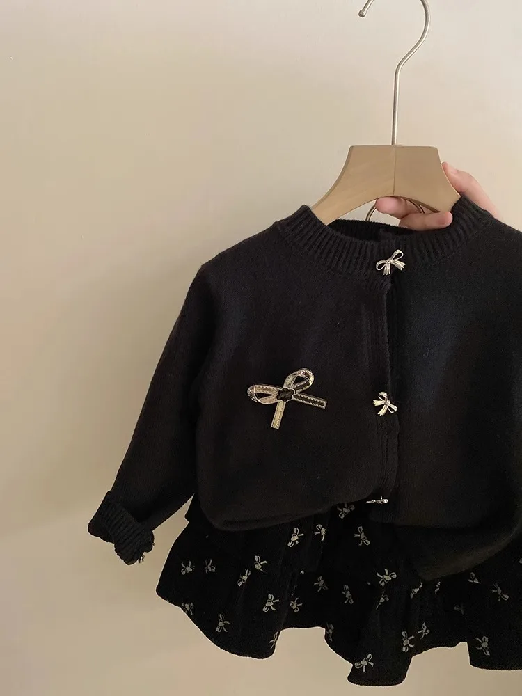 Kinder-Set im koreanischen Stil: Strickjacke & Rock – Schwarzes 2-teiliges Outfit mit Schleifendekoration für Mädchen, Frühling/Herbst, Casual – Detail 3