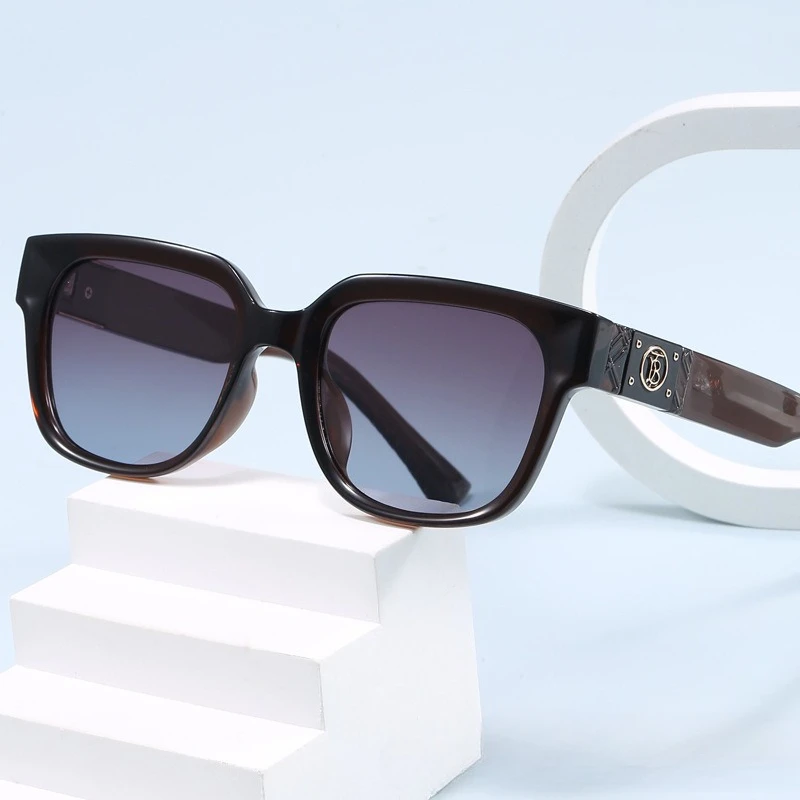 

​​2025 New Retro Small Frame Polarized Sunglasses Women, European American Street Fashion UV400 Trendy Personality Shades​​