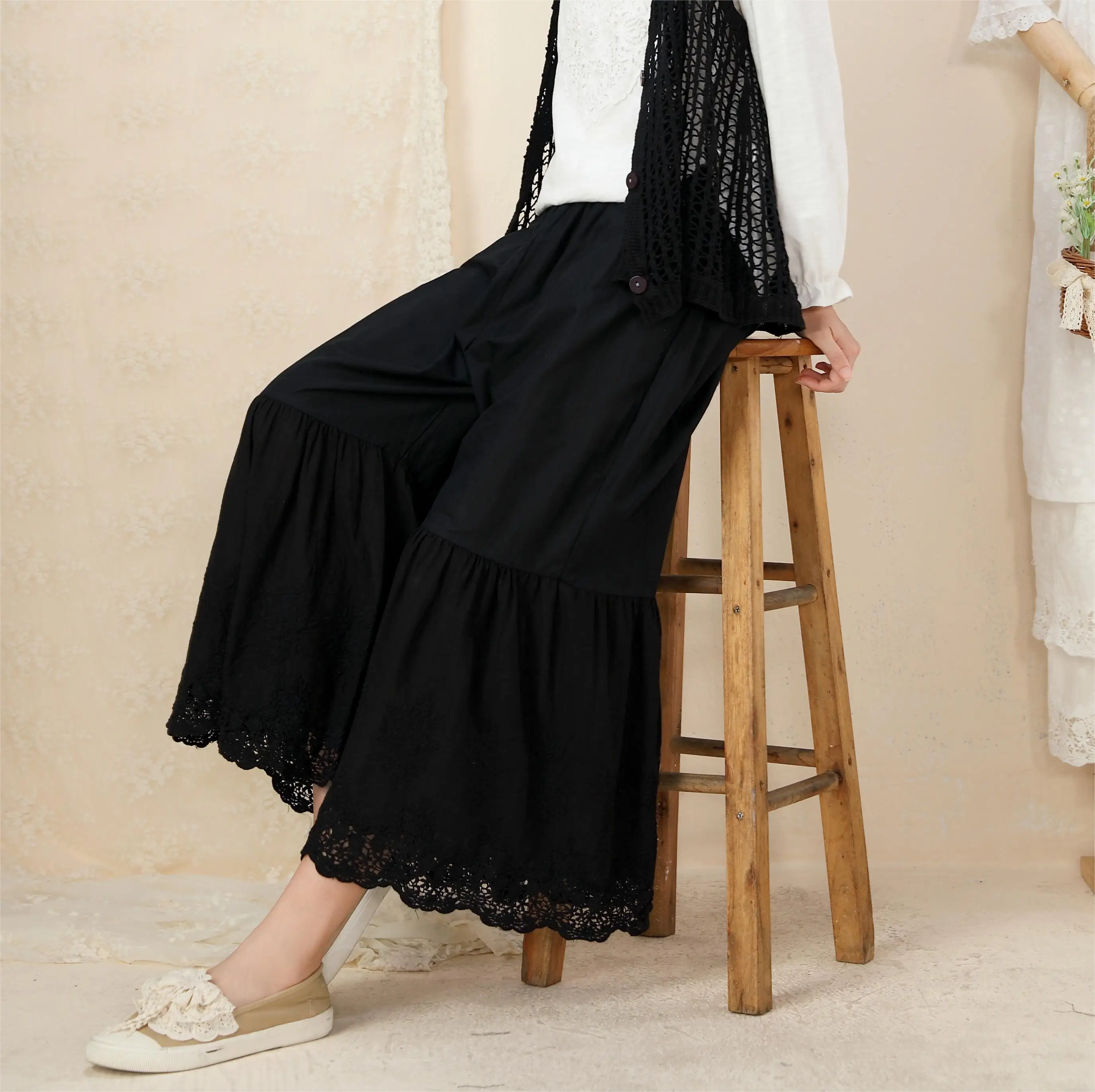 Nieuwe Japanse stijl Mori Girl zoete wijde broek Veelzijdige cropped broek Elastische taille Losse patchwork Wateroplosbare borduurwerk uitlopende broek