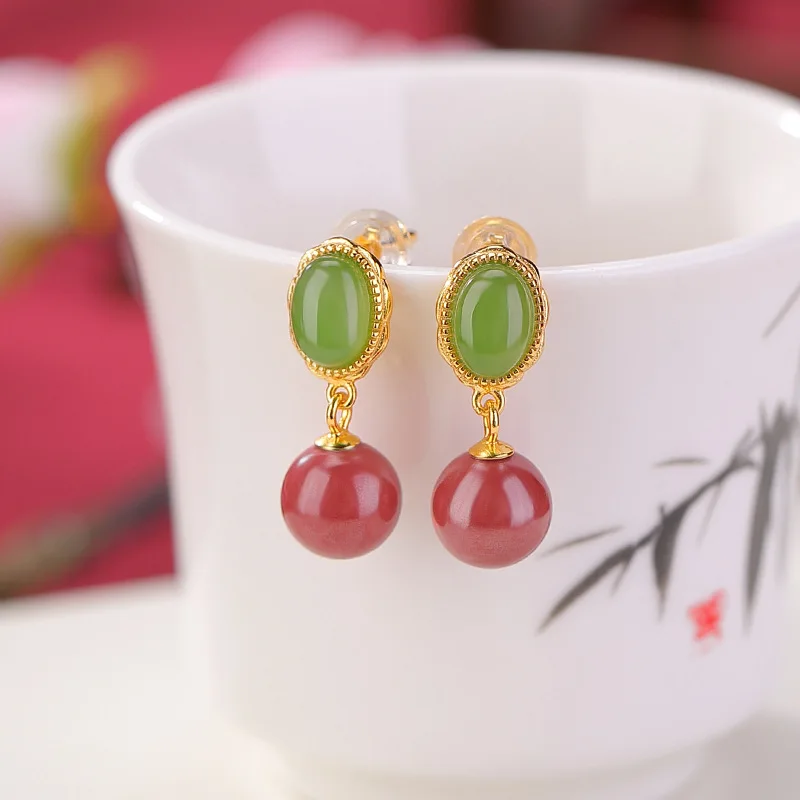 

S925 Sterling Silver Gold-Plated Imperial Sand Jade Round Bead Cabochon Tooth Pattern Earrings Studs