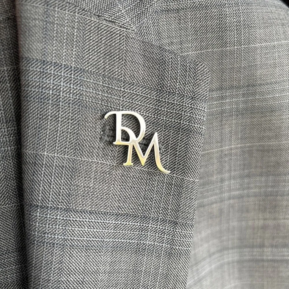 

Personalized Custom Initial Name Brooch Customized Stainless Steel Alphabet Letter Lapel Pin Wedding Groom Jewelry