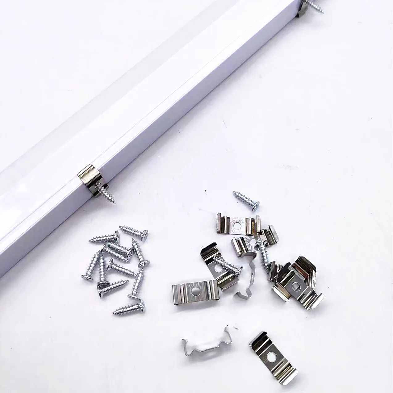 Mounting clips screws for Hex Garage Lights Honey comb Lamp tubes (50pcs per pack)
