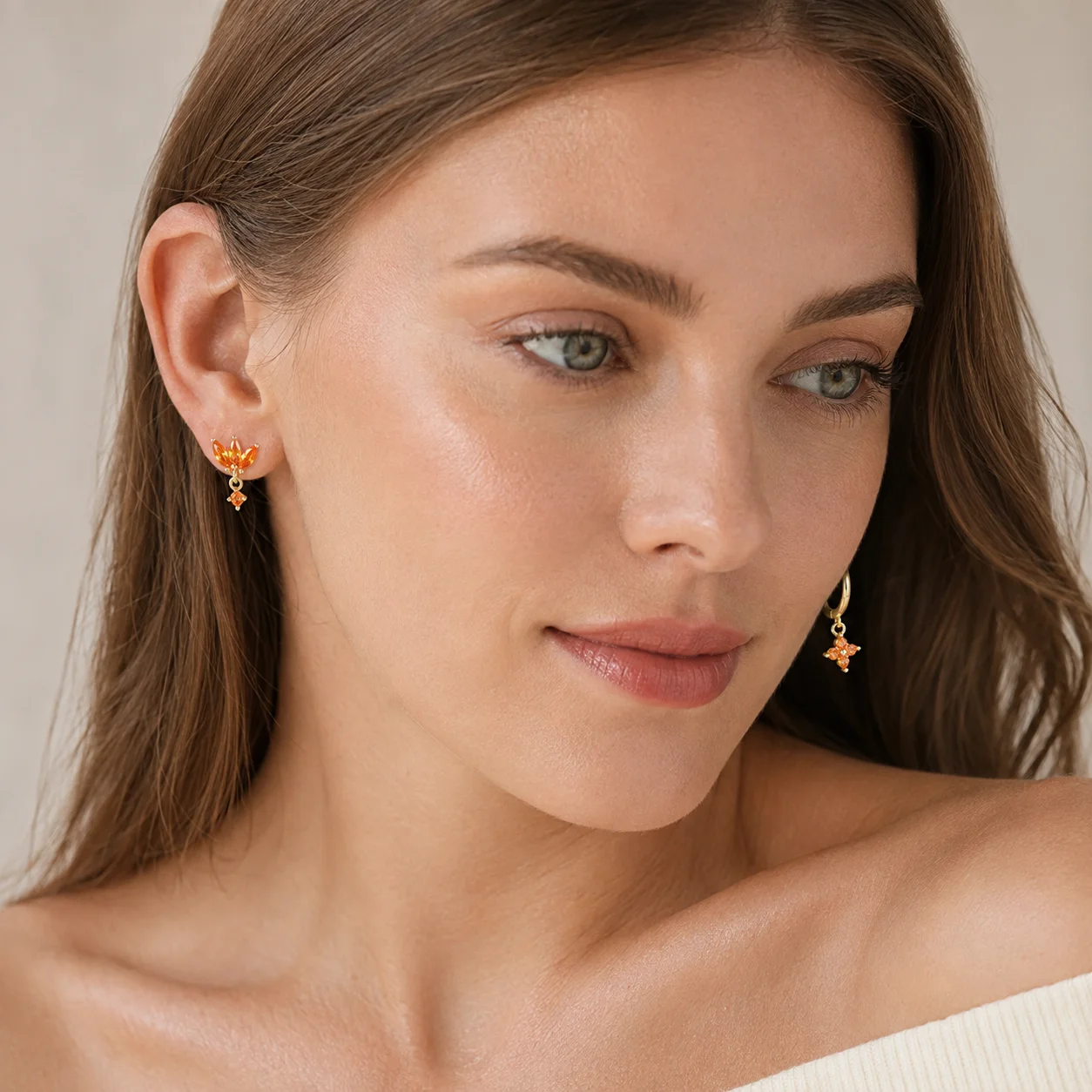 Mit Geschenkbox 3-teiliges Funkelndes Zirkonia-Ohrring-Set für Damen 2 Farben Blumen-Ohrstecker und Huggie-Creolen Unpassender Schmuck Geschenk – Detail 3