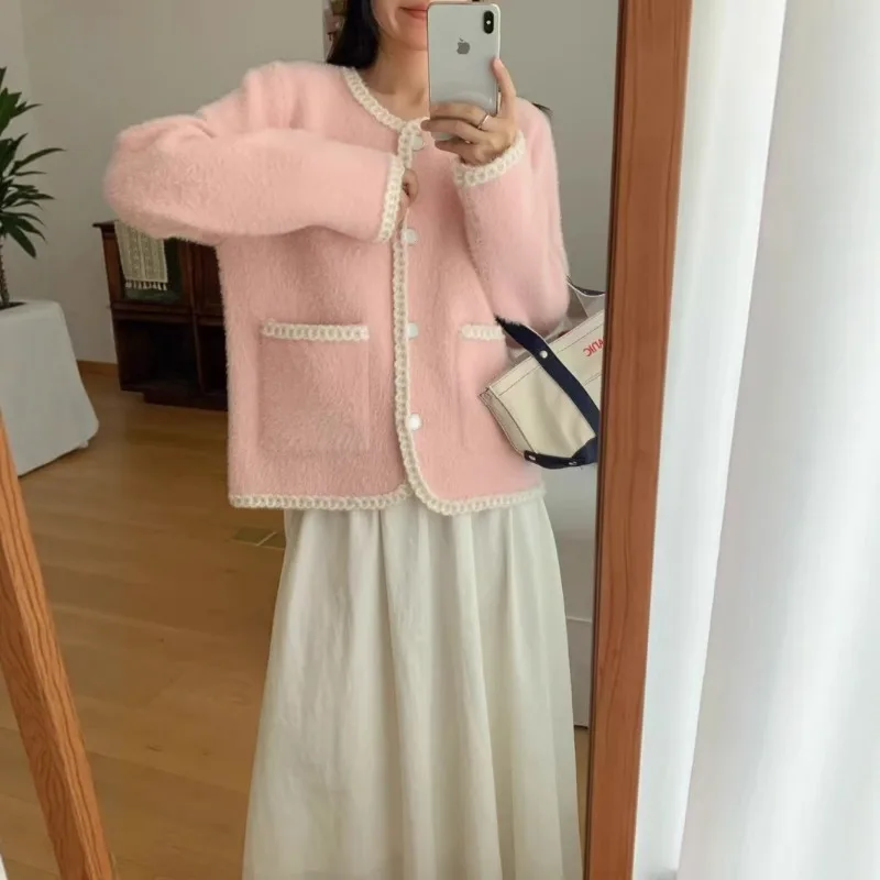 2026 Autumn and Winter Fashion New French Twill Pearl Button Knitted Cardigan Design Sense Wool Sweater Soft Faux Mink Sweater