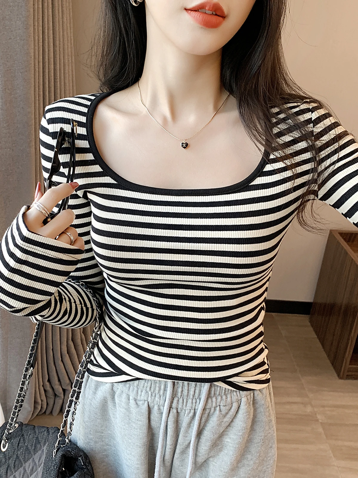 

Unique Striped Long Sve T-irt Square Collar Base irt Women's Spring Autumn Unique Bell Sve Stripe T-irt Women's B...