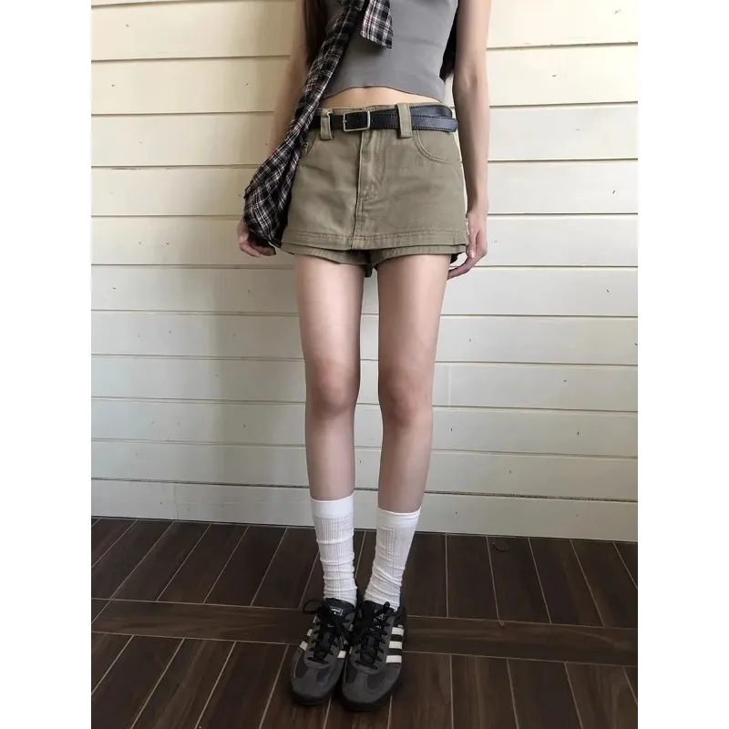 

Женские шорты-юбка с высокой талией, боковыми молниями и джинсовыми карманами