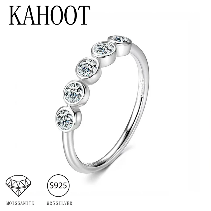 A Stylish 925 Sterling Silver Band with A 0.5-Carat Moissanite, Suitable for Both Men and Women, as A Wedding Ring.