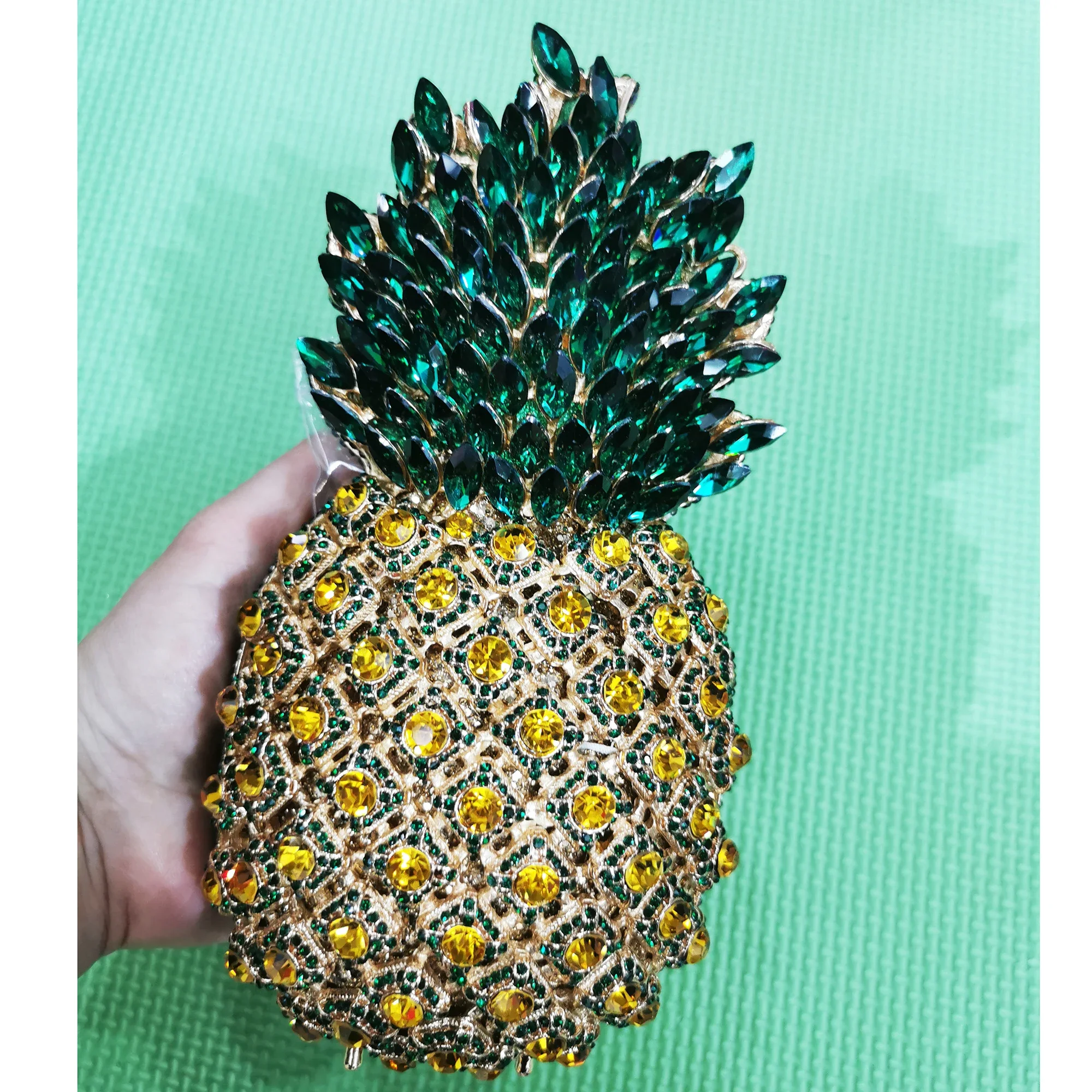 

2022 New Style Pineapple Shape Gold Rhinestone Purse Luxury Women’s Metal Green Gemstone Fruit Ladies Party Prom Chain Handbag