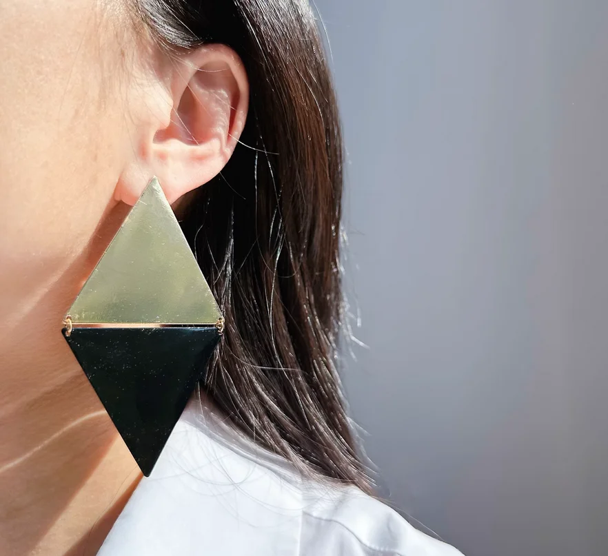

European and American trade jewelry exaggerated metal contrast triangle earrings cool fashion geometric diamond earrings.