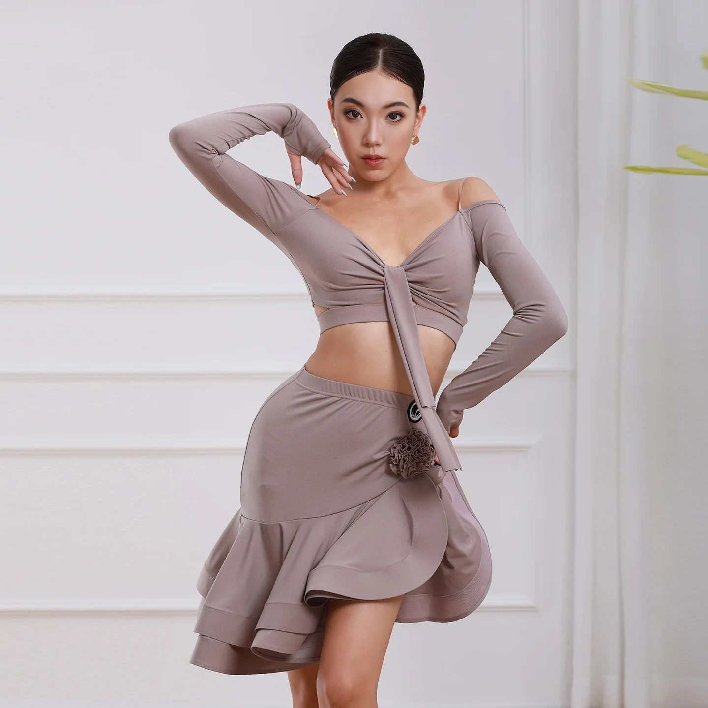 ملابس مسابقة الرقص اللاتينية الجديدة لعام 2025 للنساء مثيرة بدون أكتاف تنورة على شكل هيكل السمكة بدلة تشاتشا رومبا أزياء لاتينية XH3403