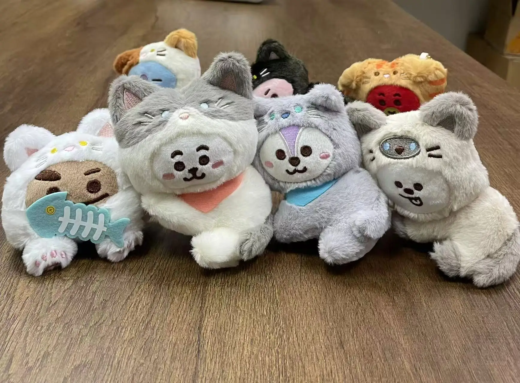 

2025 KPOP Superstar Мужской браслет JungKook V CAT DAY Соска серии в одном стиле Плюшевый кулон Милая мультяшная кукла Брелок Подвеска