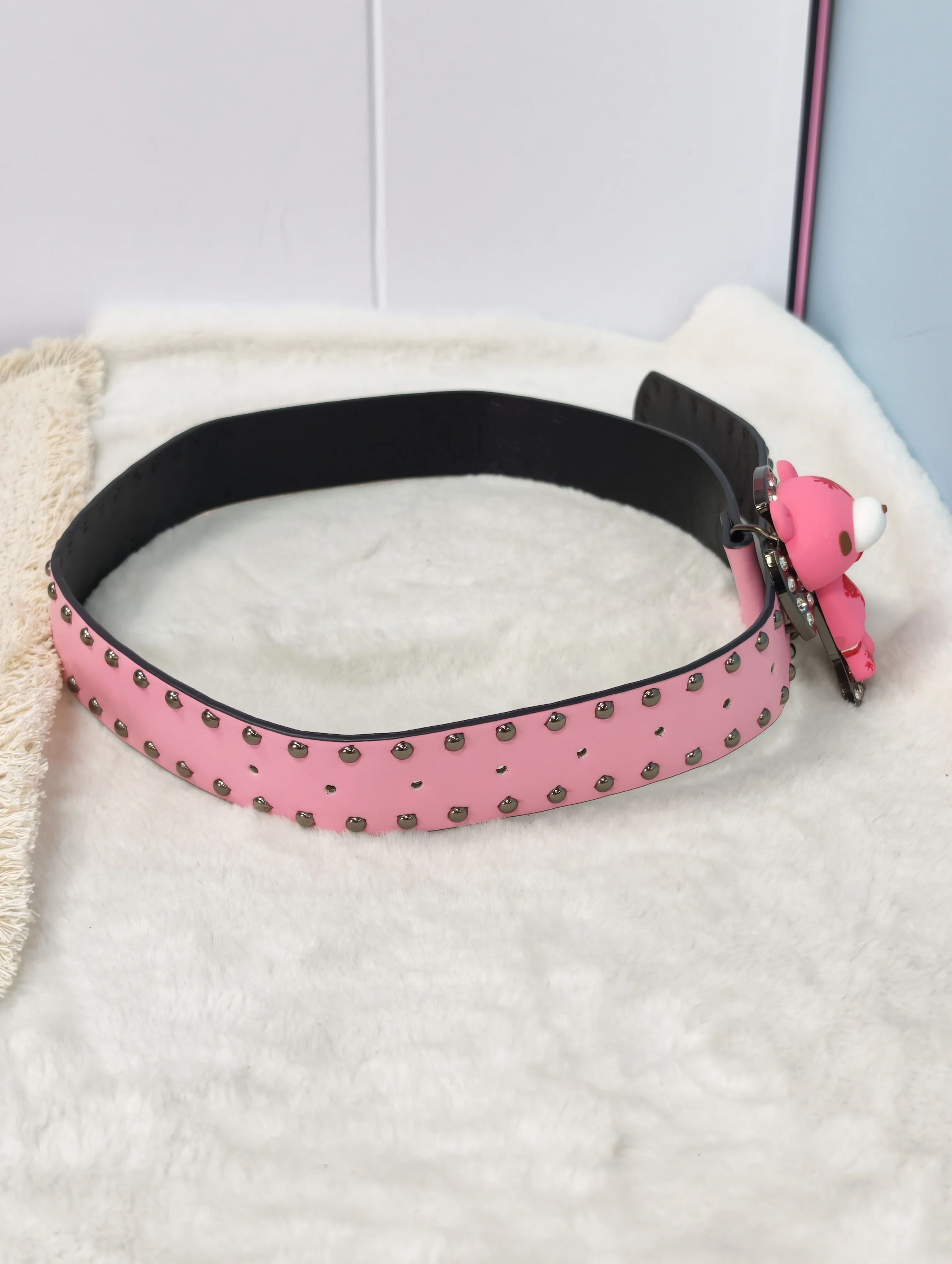Y2K Pink Rivet Belt Bear Rhinestone Bat Buckle PU Leather Waistband Punk Gothic Harajuku Streetwear Jeans Decor Belt view 4