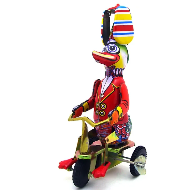 [Divertente] collezione per adulti Retro Wind up toy Metal Tin Duck on bike robot meccanico Clockwork toy figure model kids baby gift