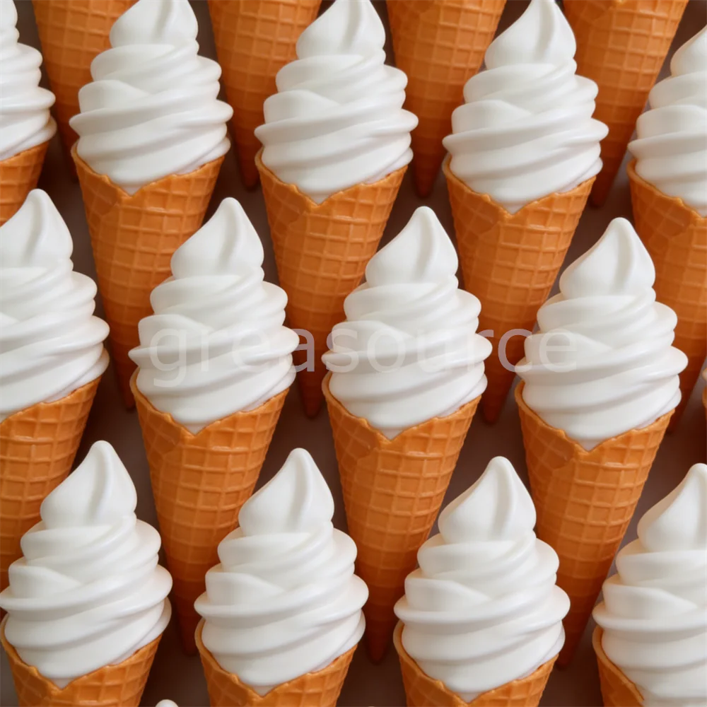 Modelo de helado suave de plástico, helado artificial de vainilla en cono de gofre, accesorio de comida falsa para exhibición en cafeterías y fotografía culinaria.
