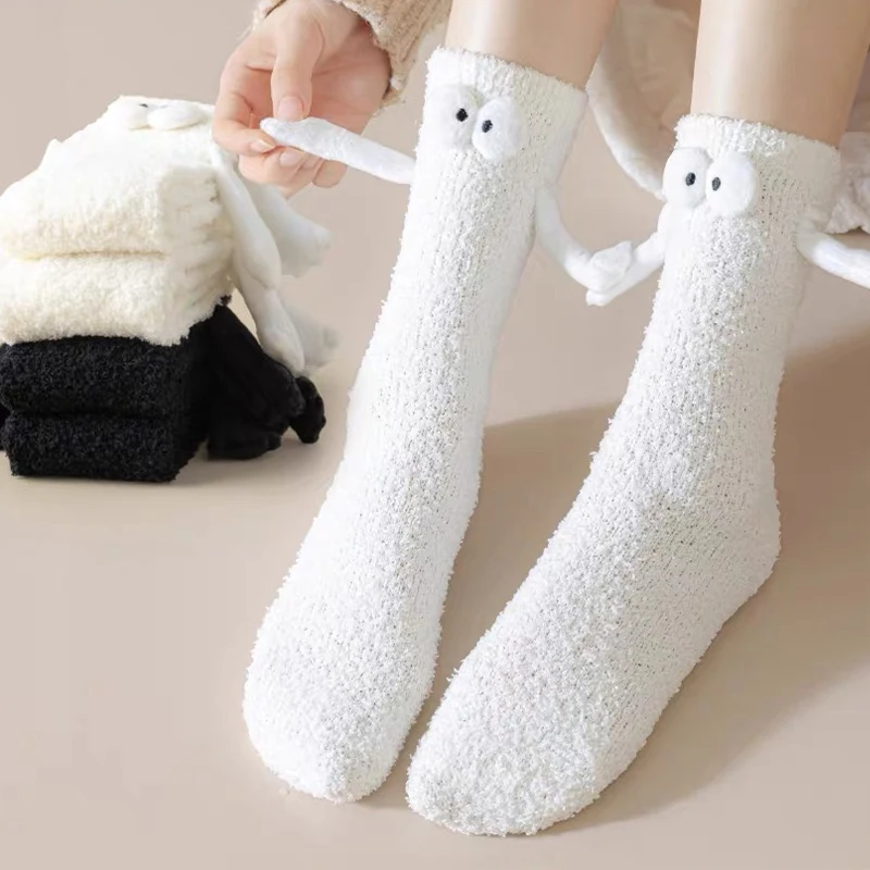 1/2 Paar Korallensamt-Magnetsocken mit Händen, dicker Plüsch, Winter, warm, niedlich, bequem, Schlafsocken, modische Bodensocken
