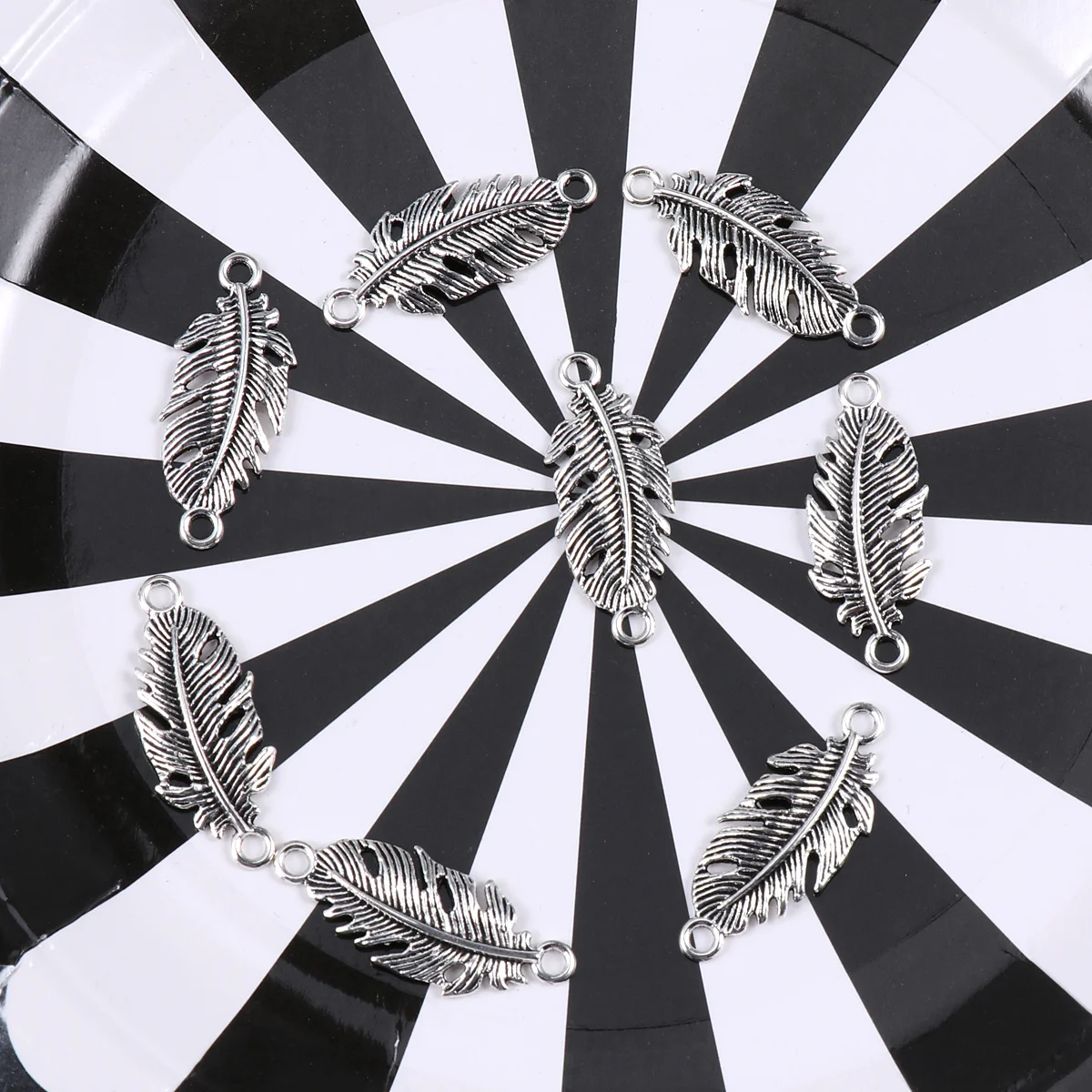 

20Pcs Vintage Alloy Pendant Charms Durable Stylish DIY Necklace Bracelet Earrings Scrapbooking Jewelry Making DIY Pendant Charms