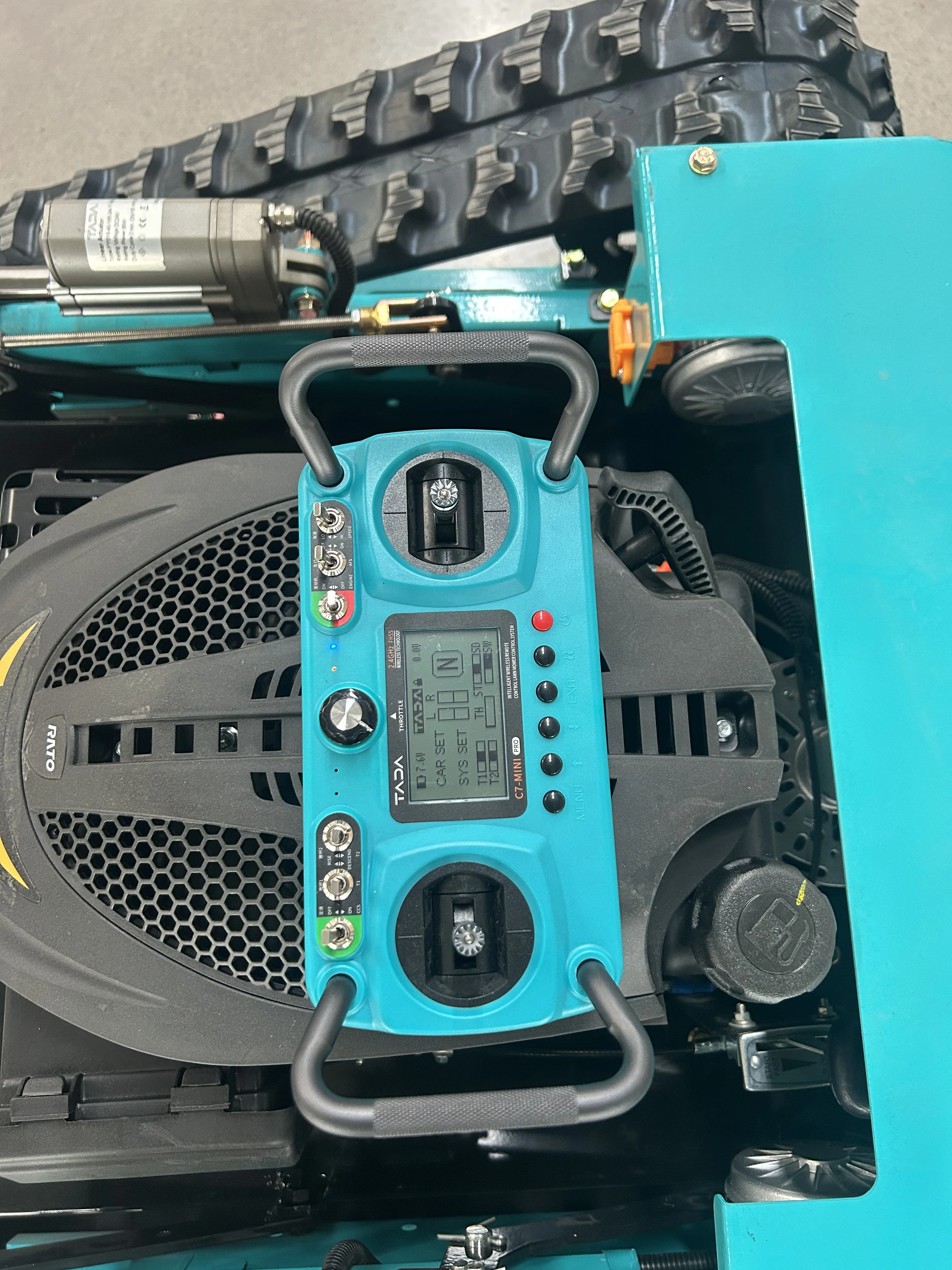 Customized 2025 NEW remote-controlled crawler lawn mower