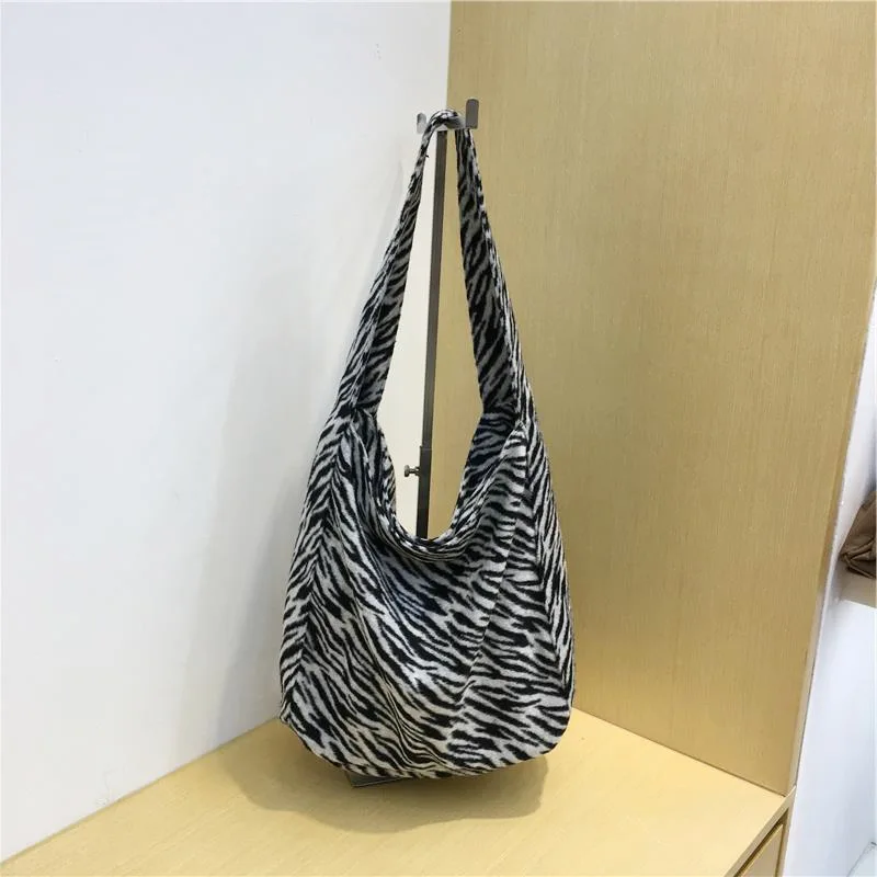 

YIFAN новые меховые сумки с леопардовым принтом, женские модные портативные сумки, зимняя мягкая теплая сумка для девочек, пушистая сумка-тоут большой вместительности