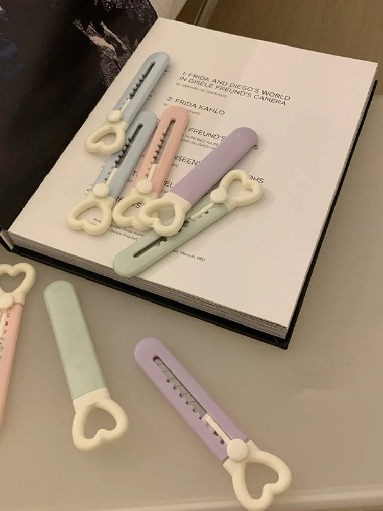 Kawaii Mini Pocket Love Heart Art Utility Knife Express Box Knife Paper Cutter Craft Wrapping Refillable Blade Stationery