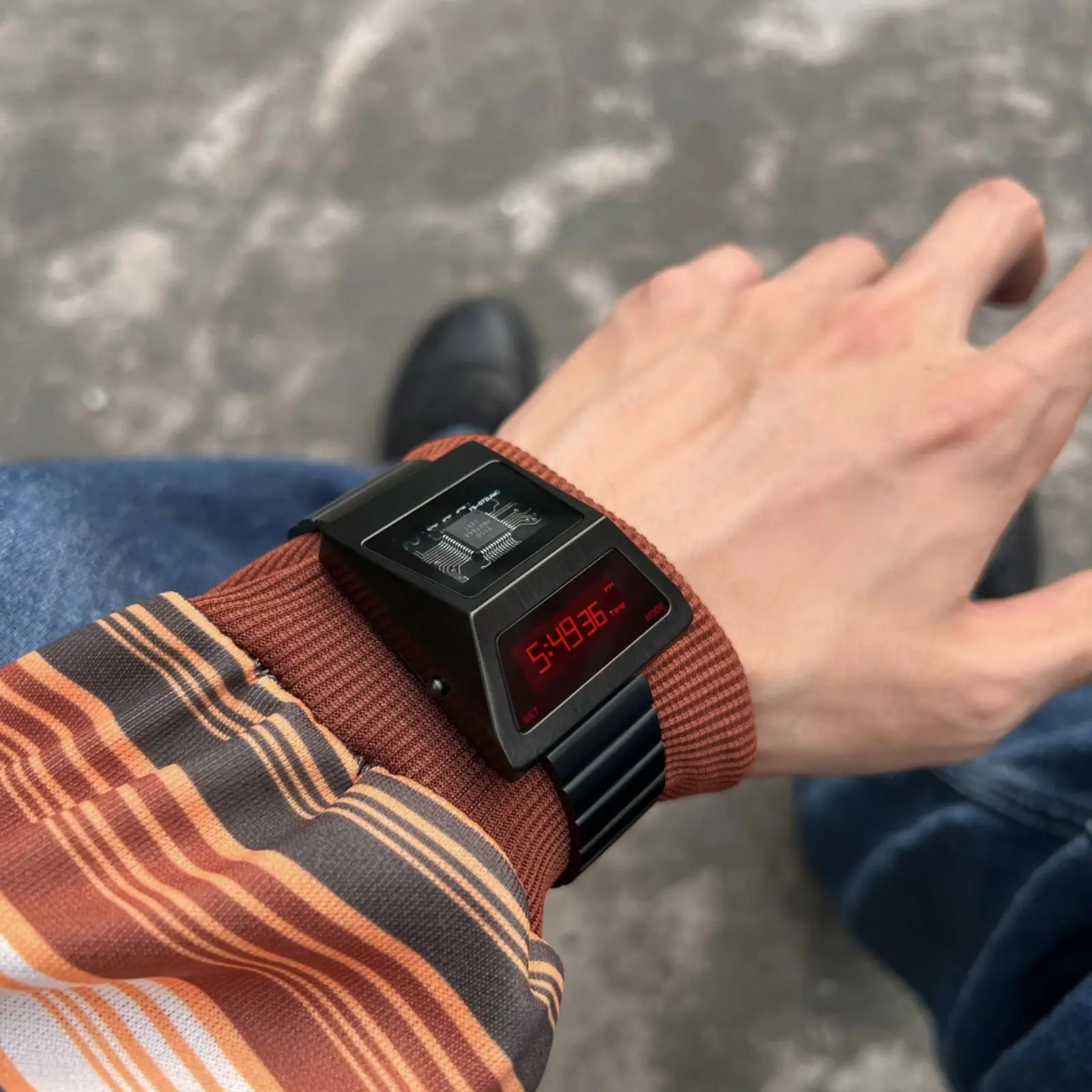 BENLYDESIGN S3000 Men\'s Retro Style Solar-Assisted Cyber Punk Metal Digital Watch LED Display Electronic Watch For Man Gift