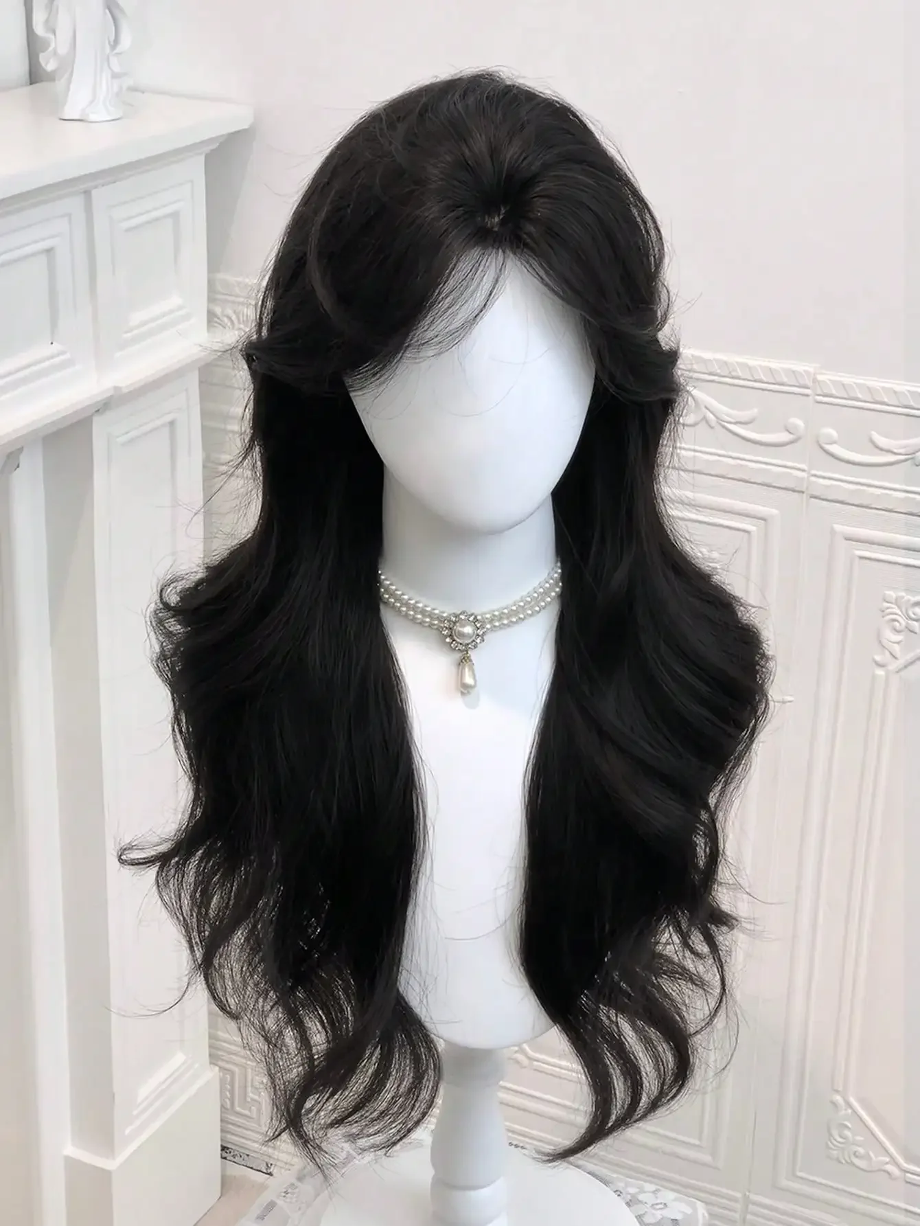 

28-Inch Long Synthetic Wig Featuring A Natural Wavy Style In A A Stunning Black-Brown. Middle Part Design, This False Hairpiece Is Perfect For Ms Daily Use, Offering A Natural And Realistic Appearance That Mimics Gift For Ladies.