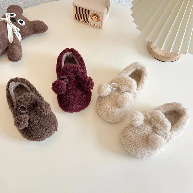 

Короткие сапоги для девочек 2025Зима Новый стиль Детские бархатные ботинки на плоской подошве Модная удобная хлопковая обувь Детская обувь Туфли-бобы для девочек