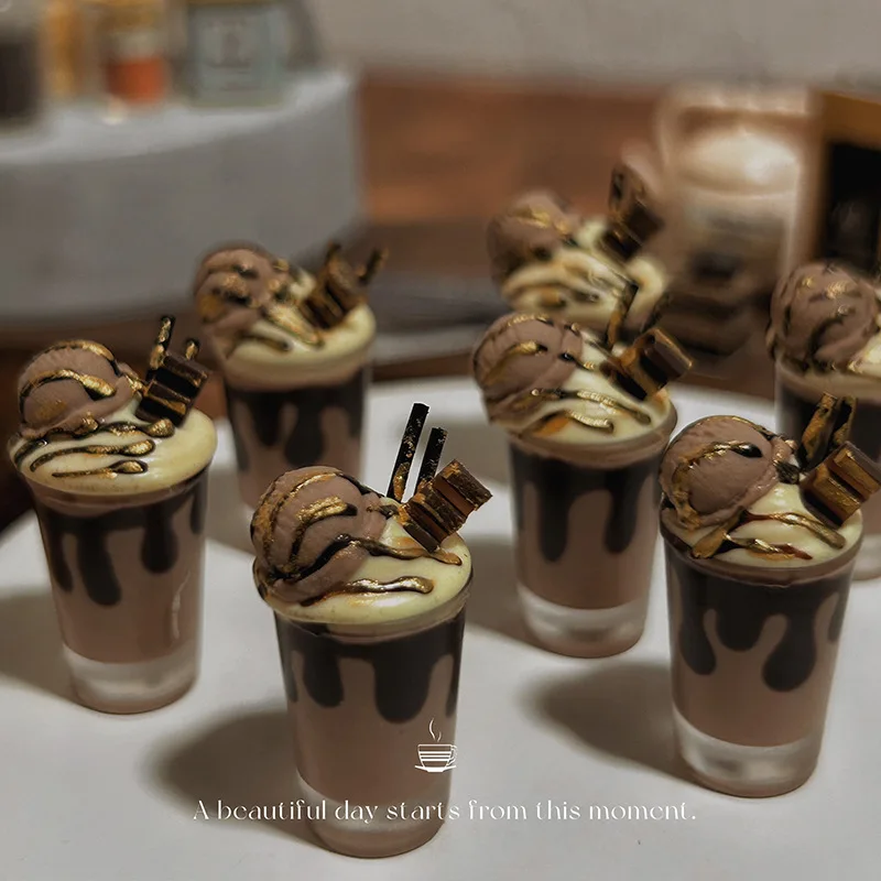 1:12 Figurine giocattolo in miniatura OB11 Accessori per casa delle bambole Simulazione Mini Nocciola Cacao Ghiaccio Moka Bevanda Modello di casa delle bambole