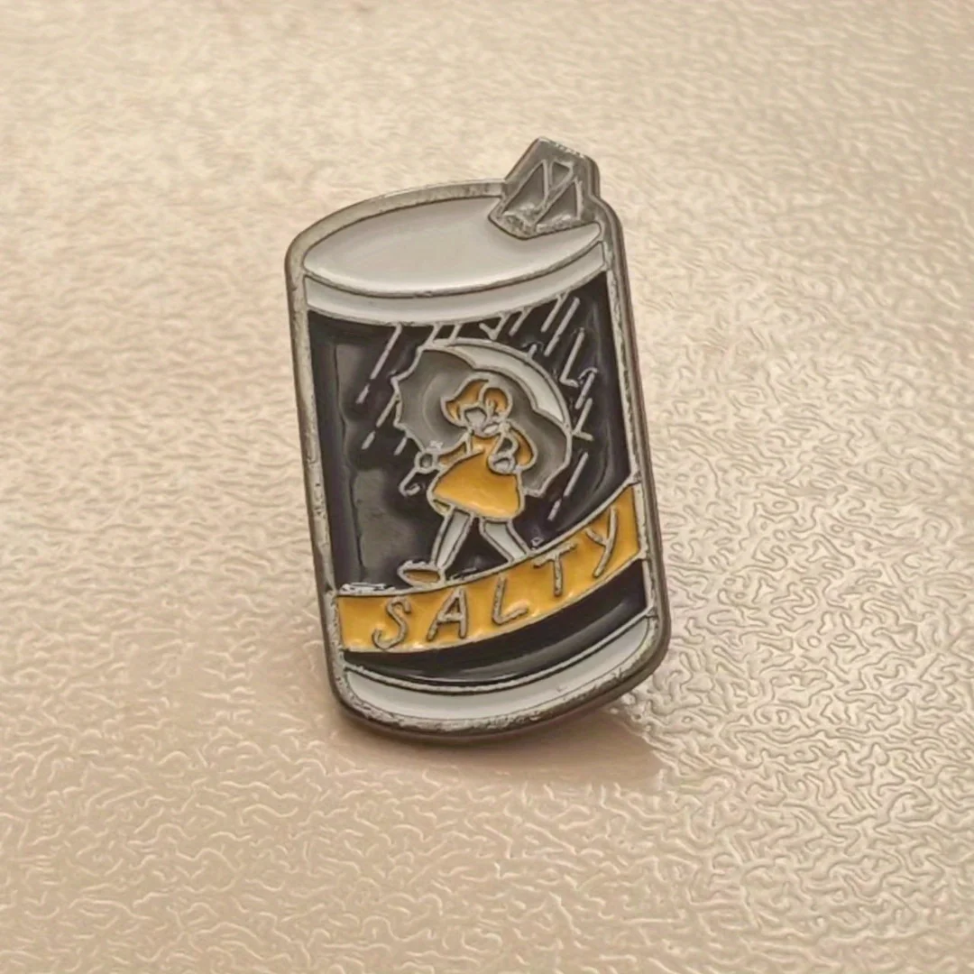 

Fashionable and trendy metal cola bottle pin, suitable for both men and women's daily wear.