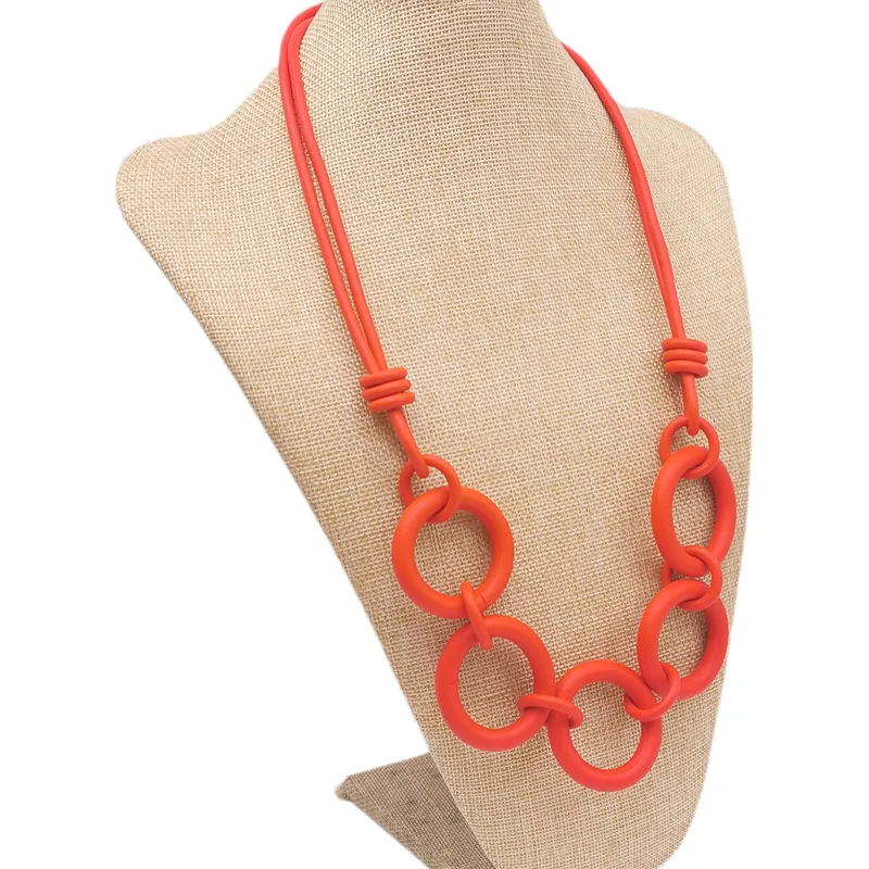 UKEBAY Minimalistische Halskette mit Kreisanhänger aus Gummi für Damen, Gothic-Schmuck, leichtes Modeaccessoire, Geschenk, Halskette für den täglichen Gebrauch – Detail 5