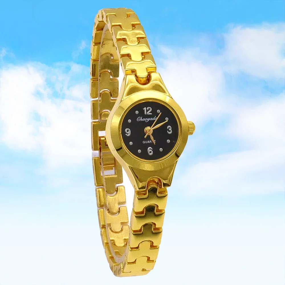 Women's Golden Quartz Watch Small Dial Leisure Design Casual Wristwatch Popular Style for Everyday Use