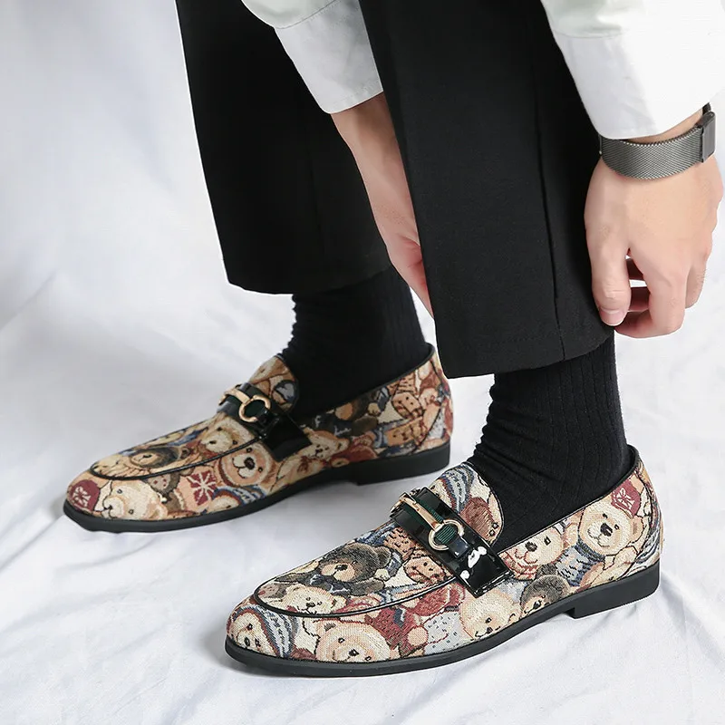 Luxury Bear Print Men Loafers Brand Designer Moccasin Man Embroidered Flats Casual Slip On Shoes Men Pointed Toe Wedding Shoes