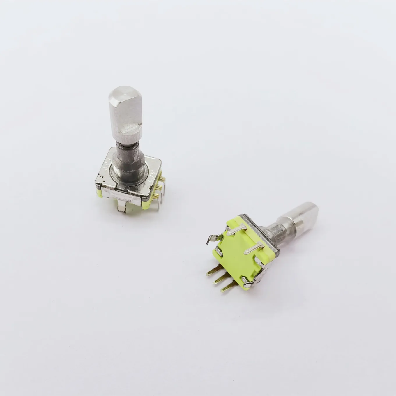 Original new 100% EC1113JC1-H01-0001 encoder with switch 30-positioning 15-pulse stroke 1.5MM shaft length 21mm