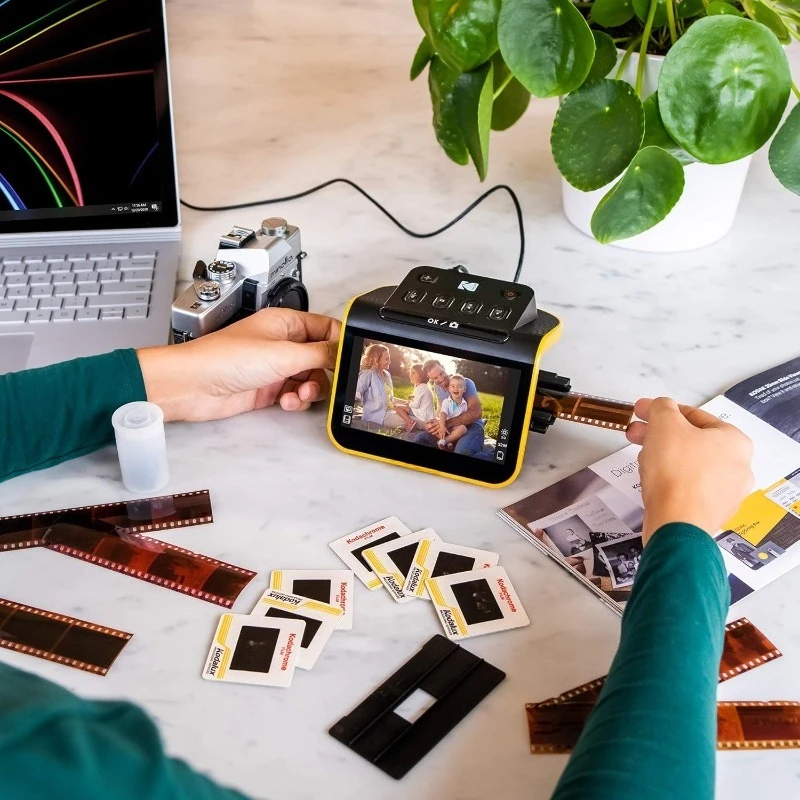 تحويل السلبية والشرائح بسرعة إلى صور JPEG الرقمية بدقة 22 ميجابكسل، وشريحة N لفيلم المسح الضوئي ومحول رقمي الماسح الضوئي المنزلق مع شاشة LCD مقاس 5 بوصات