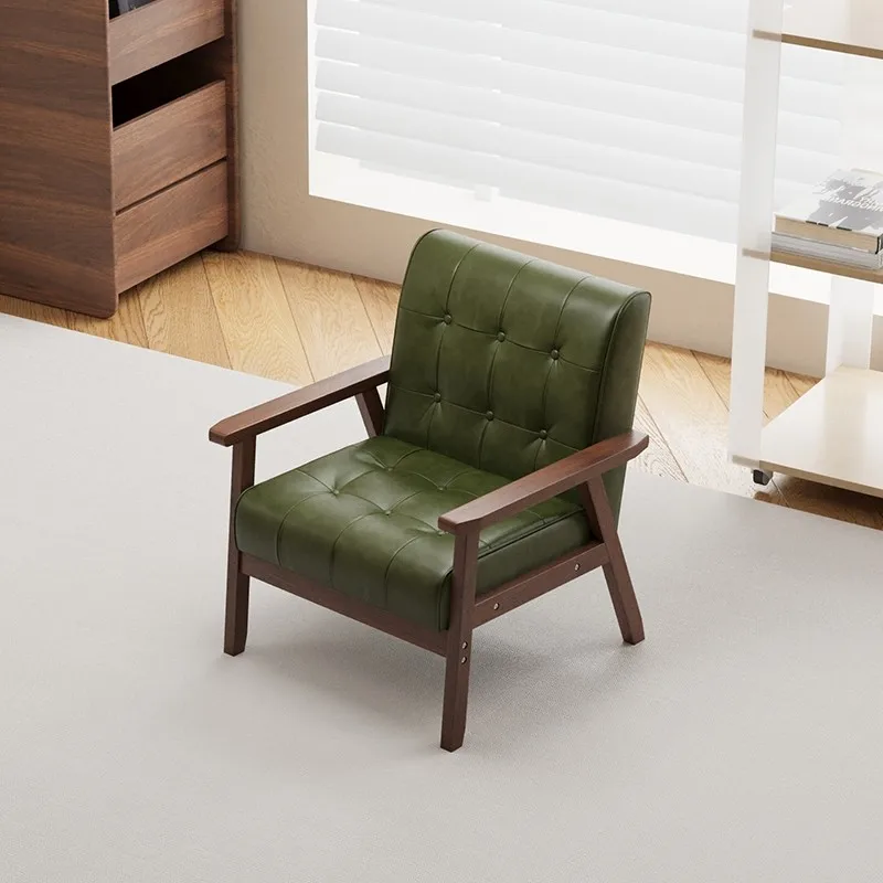 

Винтажный комплект из массива дерева: двухместный кожаный диван-кабинка, стол для переговоров и стулья для баров и кафе