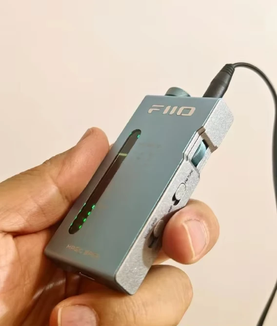 Fiio Rr11 Portable Stereo Radio 13mm Ultra-Thin Aluminum Alloy Body Fm/Earphone Dual Mode Handheld Bass + 3d Sound Effect Custom