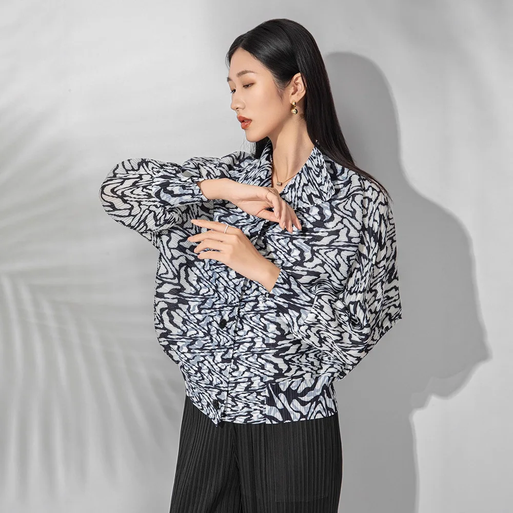 

Miyake Folds 2025 Winter New Fashion Printing Long-sleeved Jacket Women Small Lapel Buttons Casual Matching Cardigan Tops Pleats