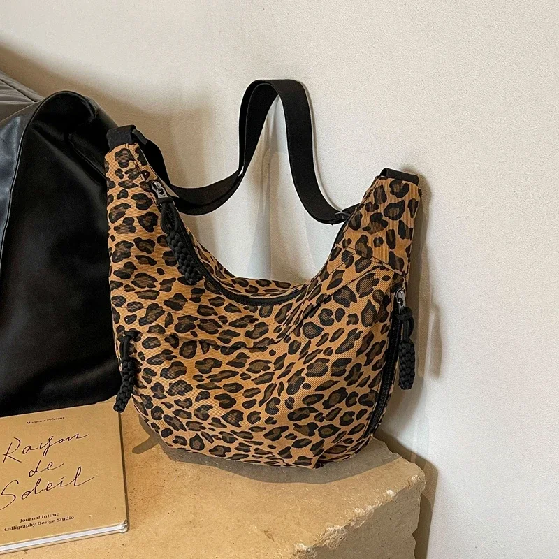 Bolsas de ombro simples grande capacidade para mulheres, bolsas crossbody, linha versátil para costura, padrão leopardo, alta qualidade, 2024