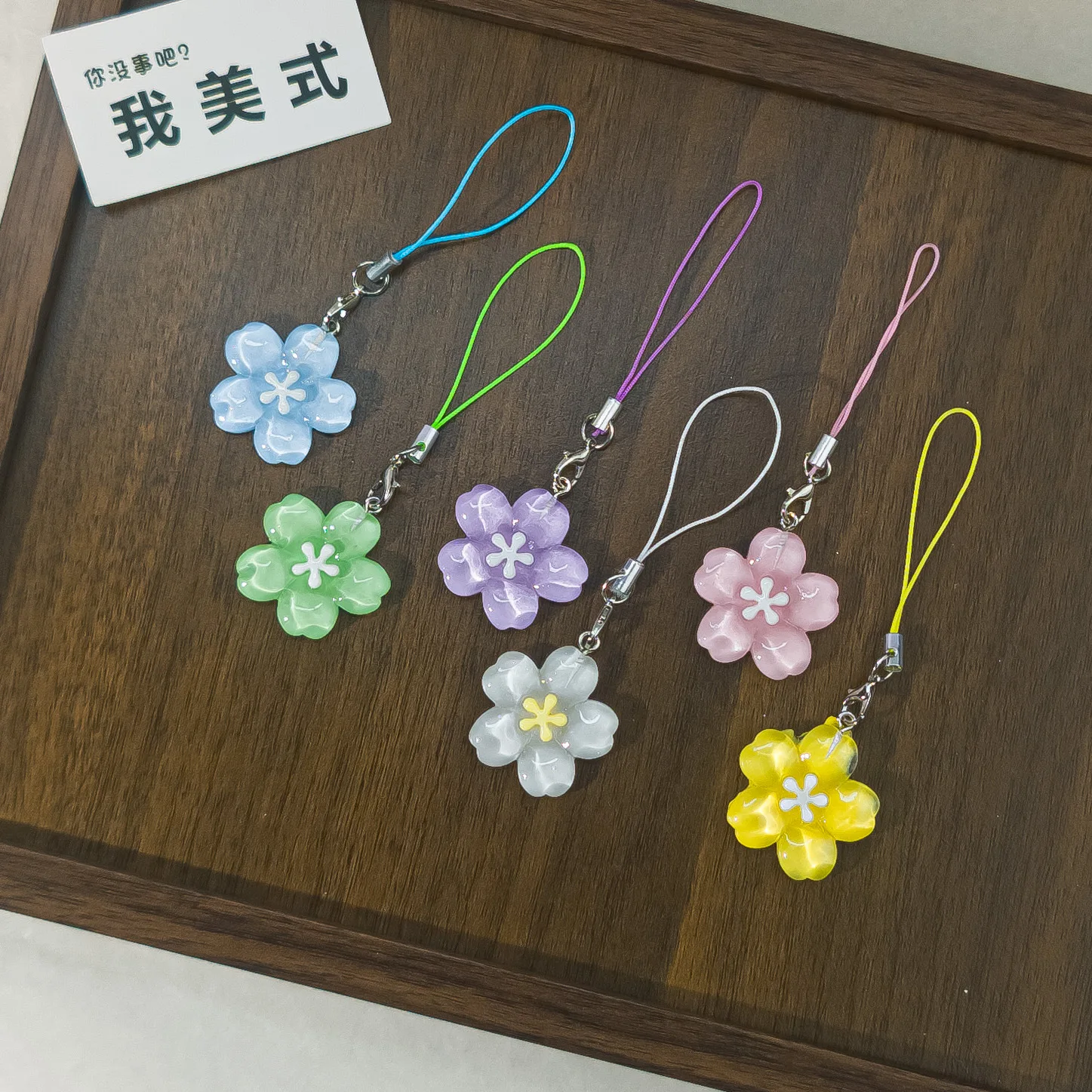 

2 Pieces of Random Color Cute Flower Phone Lanyards, Sweet Jelly-Colored Cherry Blossom Keychain Pendants, Fashionable Backpack Charms, Couple Gift Phone Lanyards