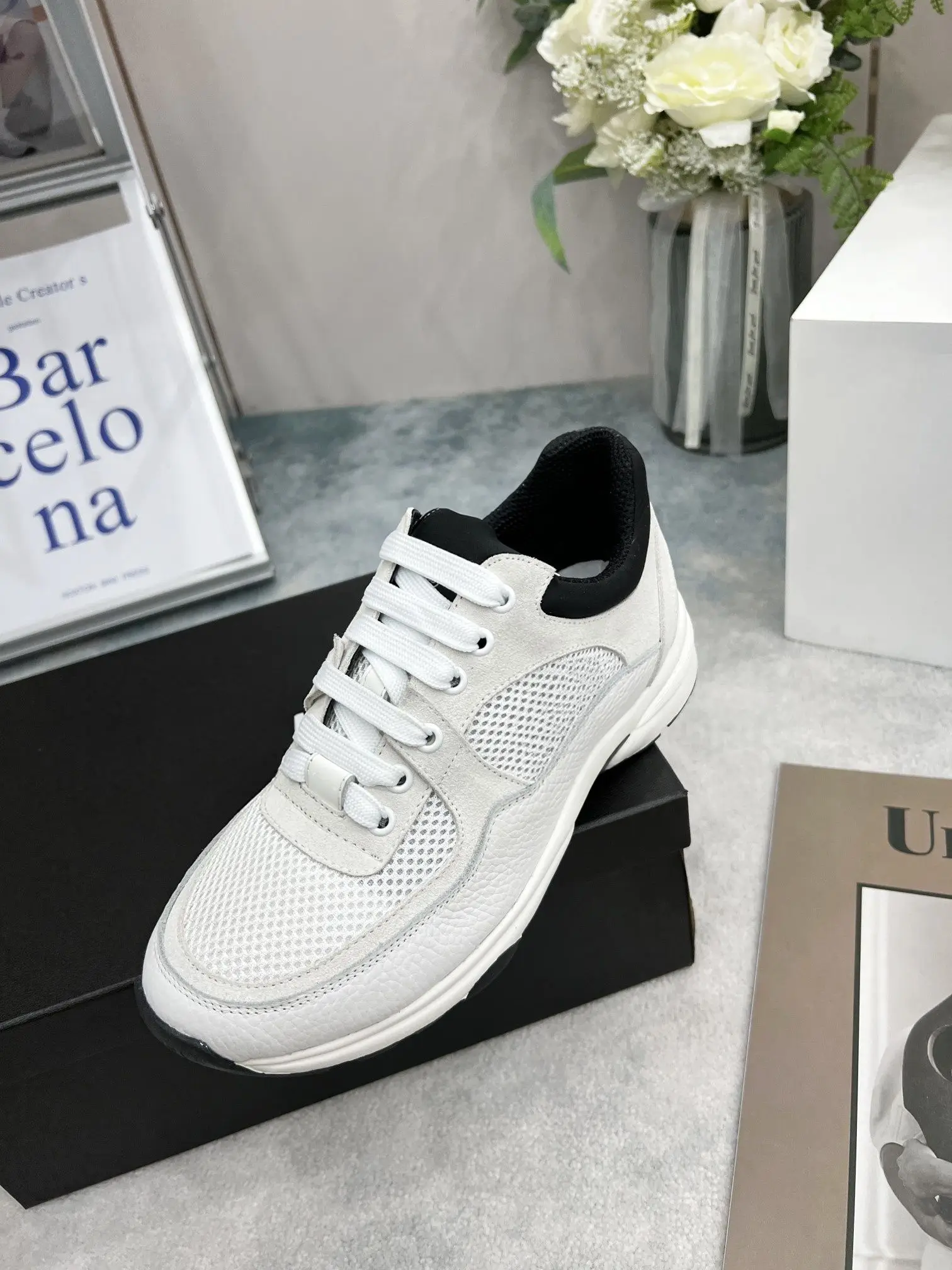 Men Women White Black Color Block Breathable Mesh Thick Sole Running Shoes Suede PU Splicing Low Top Shoes Minimalist Couple Lace-up Anti-slip Jogging Sneakers