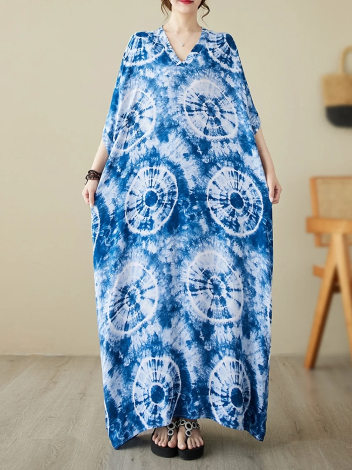 Letnia damska luźna sukienka z dekoltem w serek, nadrukiem, wiązana, długa, zwiewna, codzienna, do pracy, w stylu retro, wzór A-line.