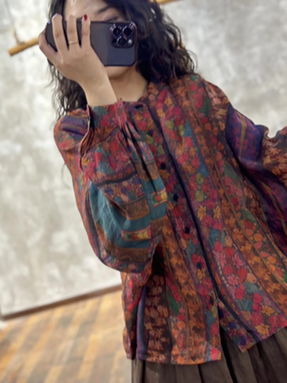 Atasan Cardigan Terbuka Kerah Tegak Model Kelelawar Ukuran Besar dengan Cetakan Warna Kontras Retro dari Kain Linen untuk Wanita Ukuran Plus Musim Gugur