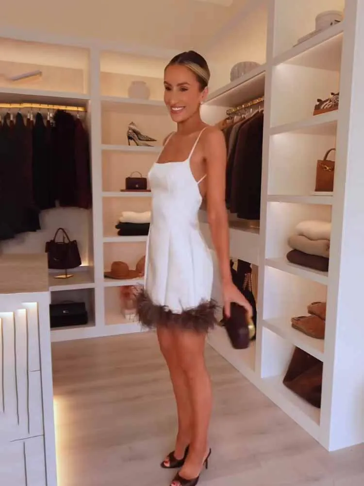 HH Nieuwe Vrouw Zomer Trend Mode Mouwloze Sexy Backless Veer Decoratie Zijde Satijn Textuur Elegante Korte Jarreteljurk