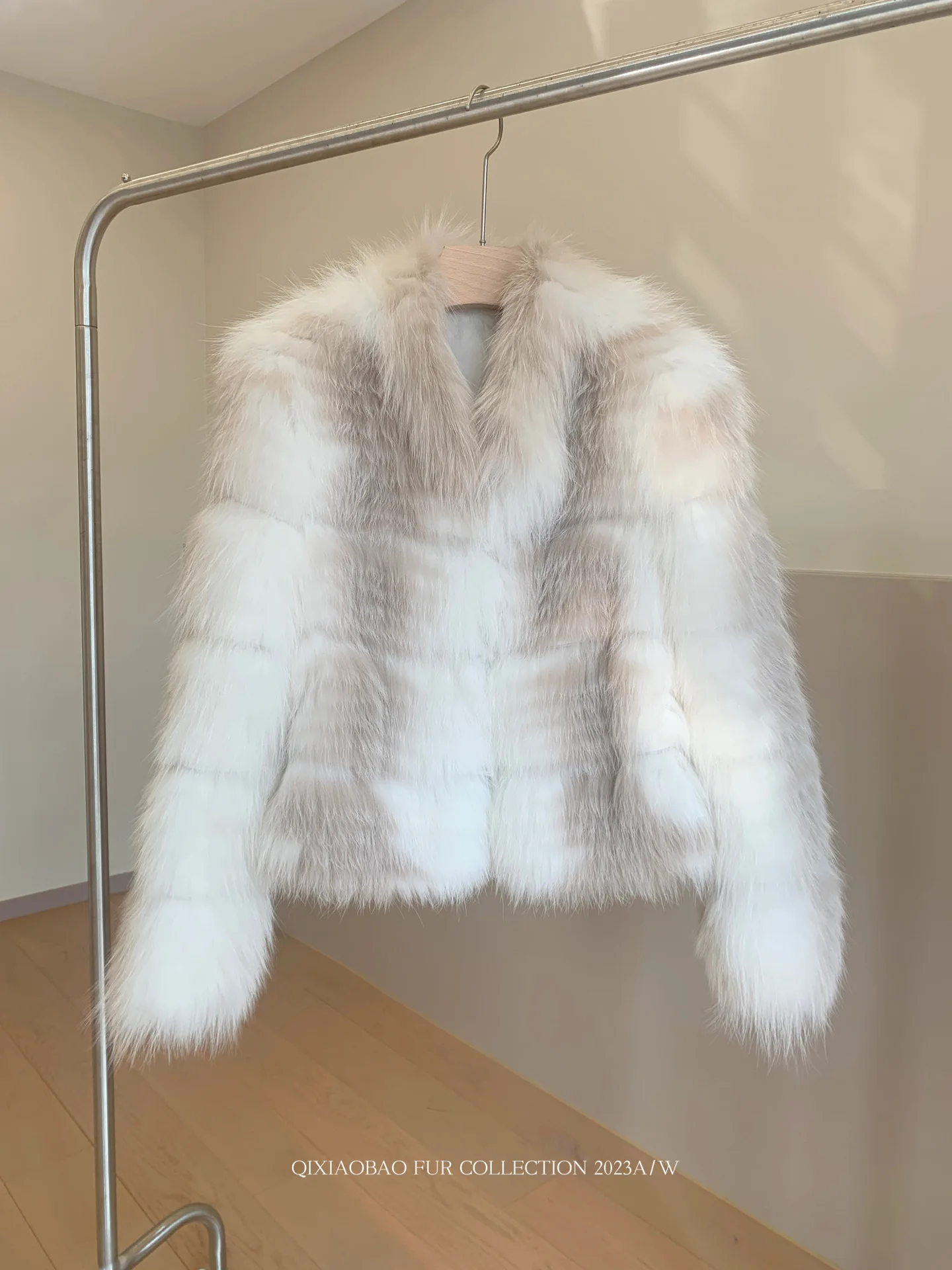 Sunset Sweet Wine 2024 Winter New Car Strips Fox Fur Grass Coat Women's Young Short Look Skinny Coat