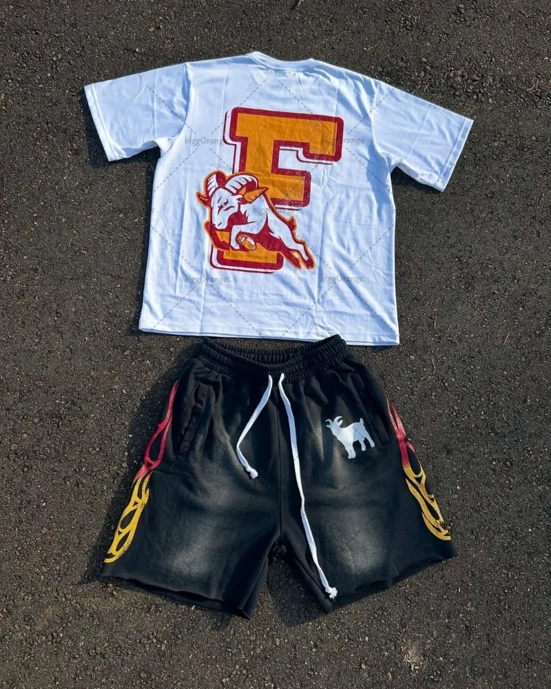 Nuovo Hip-Hop Trendy Streetwear Abito da uomo in due pezzi American Retro Harajuku T-shirt grafica Punk gotico Fiamma Pantaloncini casual larghi