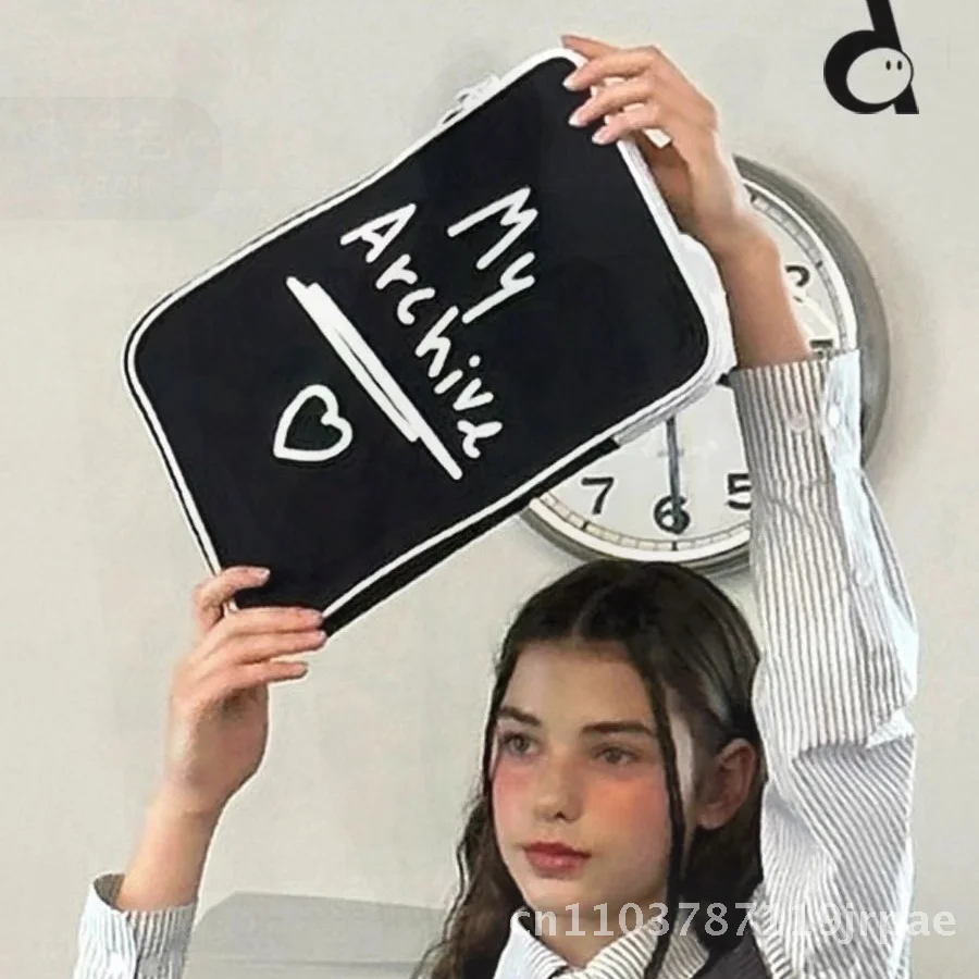 

Duye Южная Корея Mazzzzy Черно-Белая полиэстеровая защитная компьютерная сумка Love Heart для планшета Apple iPad 13 дюймов унисекс