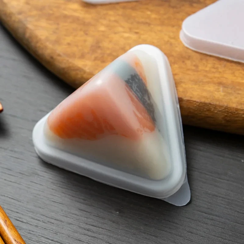 100pcs Plastic Mold Triangle Sushi Rice Ball Packing Box Baking Dessert Bakery Cake Boxes Japanese Style Jelly Mould