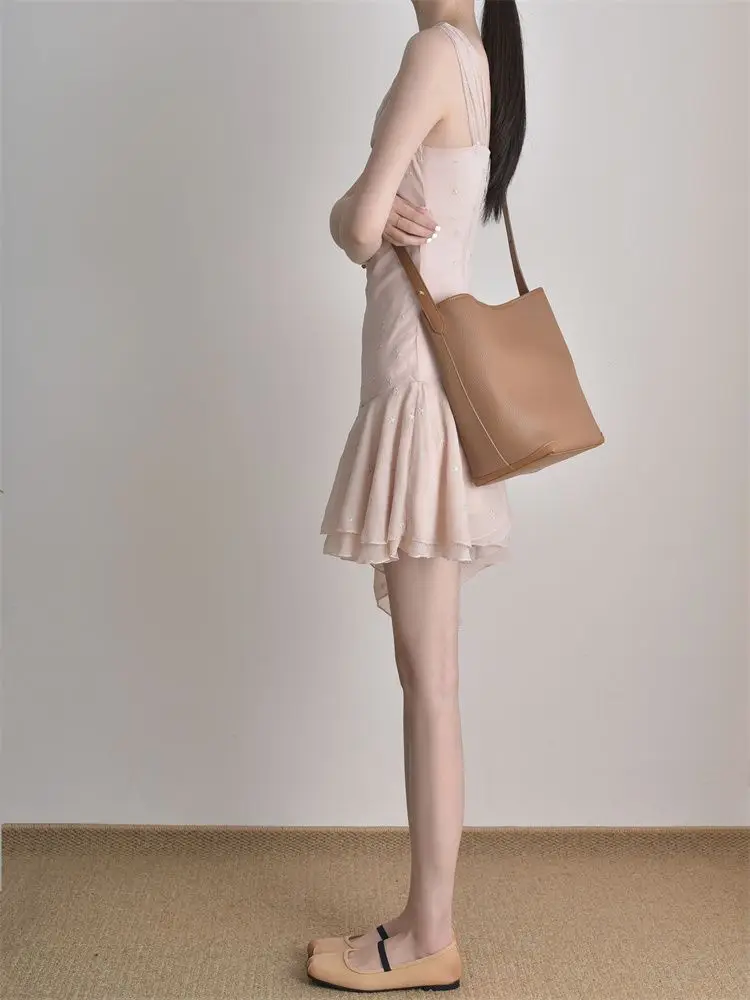 

2026 Spring Design High-end Sleeveless Swing Neck Dress Waist Thin Ruffle Edge Irregular Skirt Women's Clothing