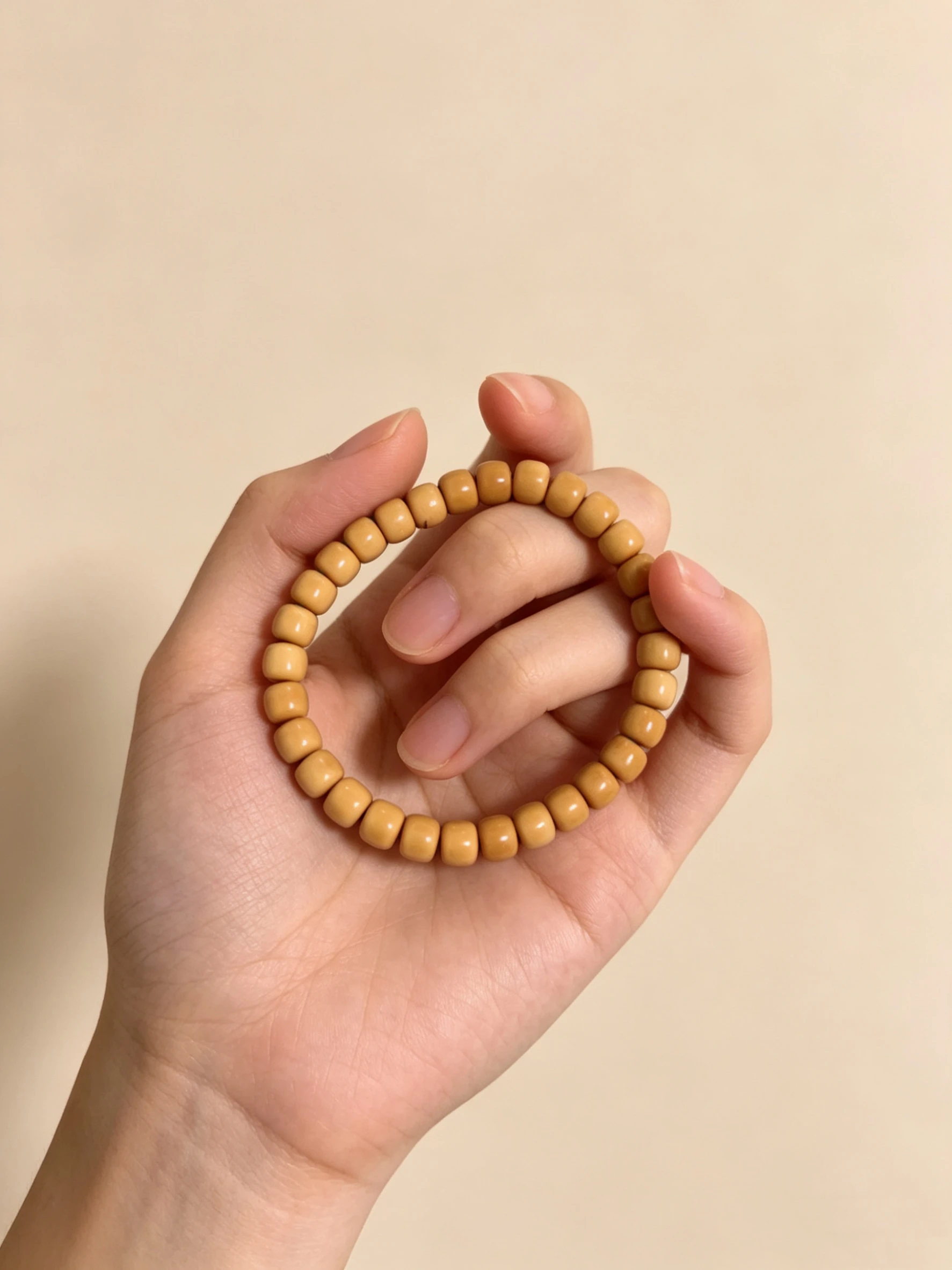 High-drop light yellow straight-cut round bead elastic bracelet view 4