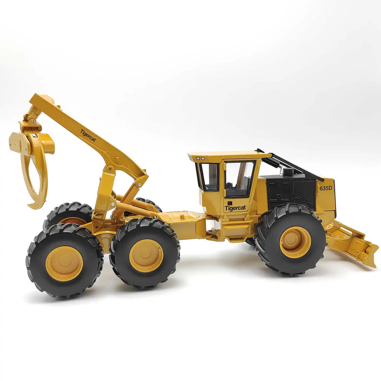 

Diecast 1/32 Scale Tigercat 635D SKIDDER Precision Alloy Engineering Vehicle Model Collectible Toy Gift Souvenir Display
